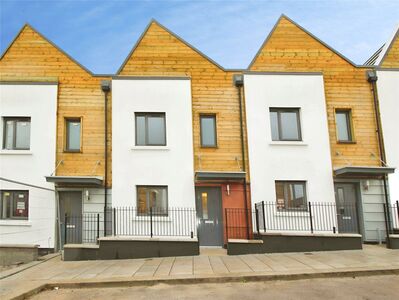 3 bedroom Mid Terrace House to rent