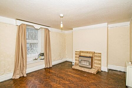 3 bedroom Mid Terrace House for sale