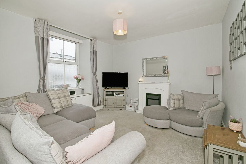 3 bedroom Mid Terrace House for sale, East Hill, Tuckingmill, TR14 £