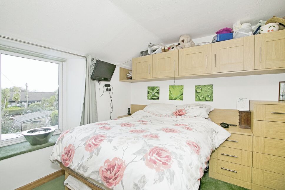 3 bedroom Mid Terrace House for sale, Dolcoath Road, Camborne, TR14 £