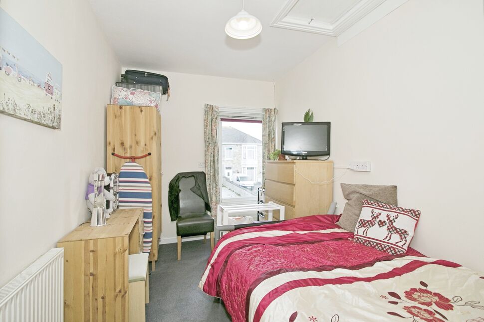 3 bedroom Mid Terrace House for sale, Dolcoath Road, Camborne, TR14 £