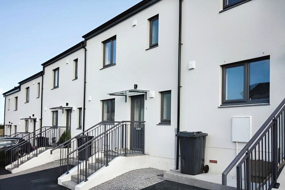 3 bedroom Mid Terrace House to rent, Church View Road, Camborne, TR14