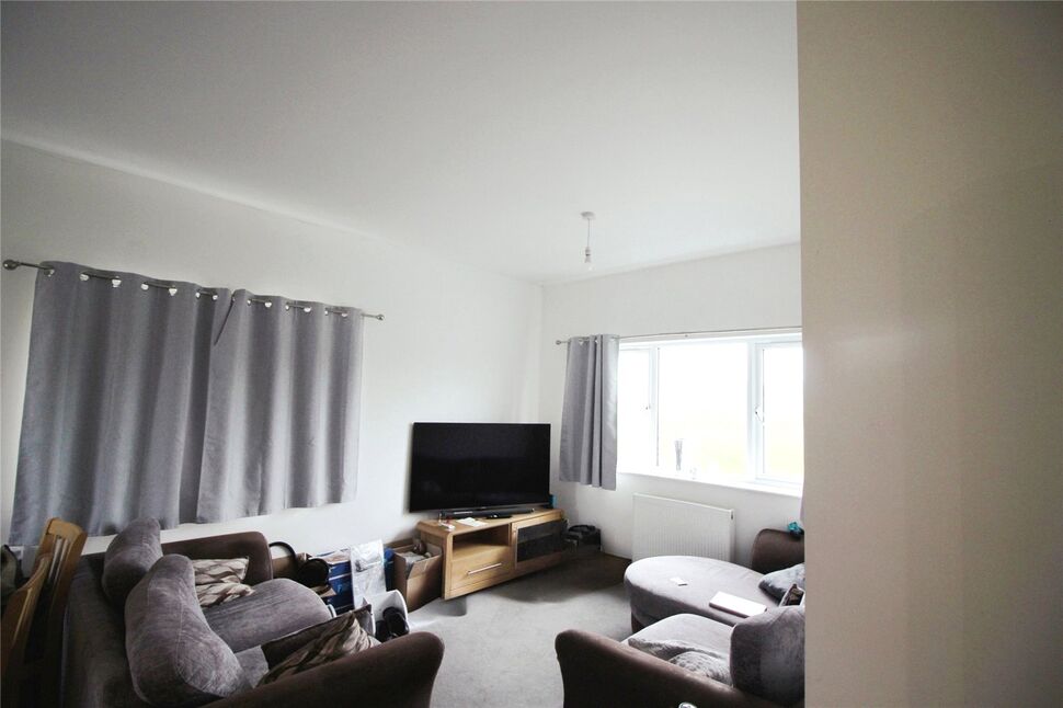 3 bedroom Flat to rent, Wilkinson Gardens, Sandy Lane, TR15 £1,100 pcm