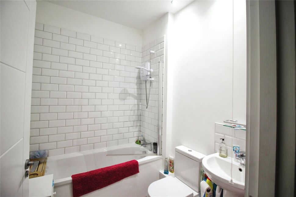 3 bedroom Flat to rent, Wilkinson Gardens, Sandy Lane, TR15 £1,100 pcm