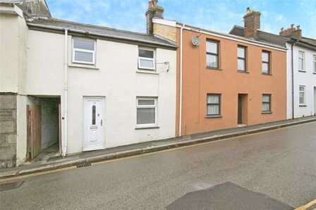 2 bedroom Mid Terrace House for sale