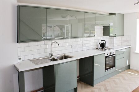 Wall Road, 2 bedroom Mid Terrace House to rent, £1,100 pcm