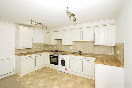 Brunel Court, 2 bedroom  Flat to rent, £1,300 pcm
