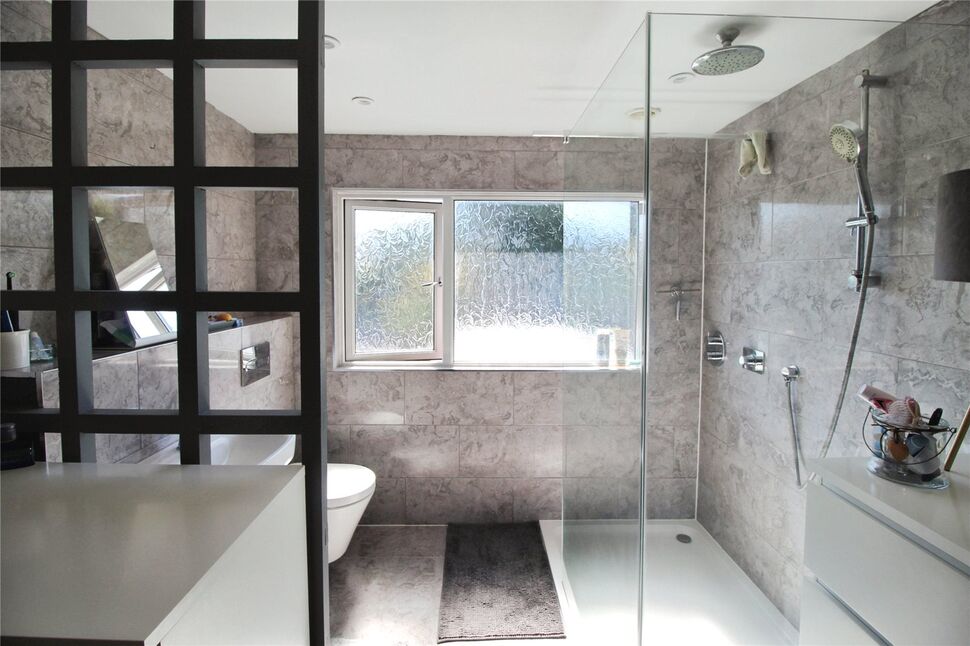 En-Suite Shower