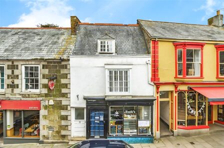 Meneage Street, 2 bedroom  Flat to rent, £1,000 pcm
