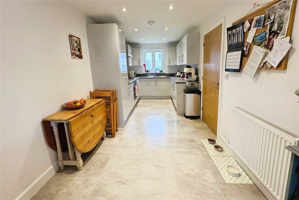 Kitchen / Dining Area