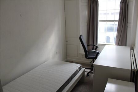 Arwenack Street, 1 bedroom Property to rent, &pound;425 pcm