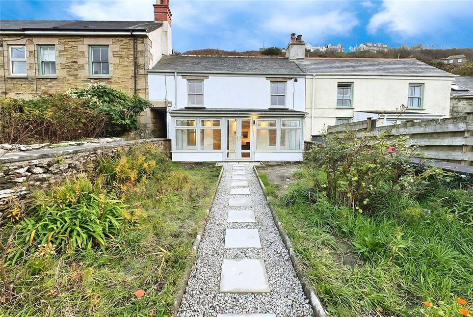 3 bedroom Mid Terrace House for sale