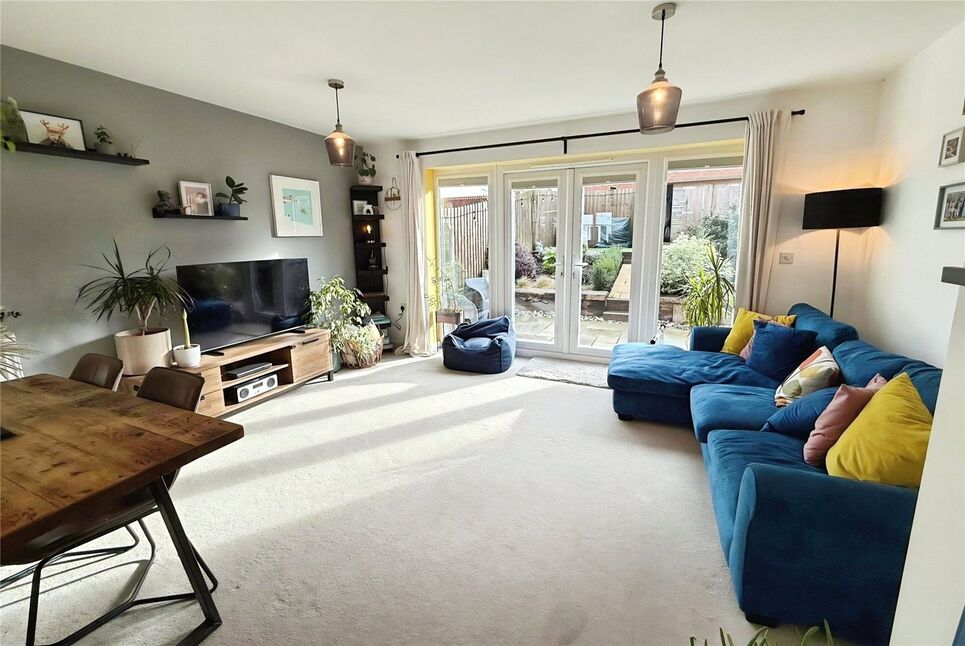 Lounge / Dining Area