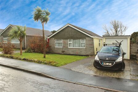 Trevarren Avenue, 3 bedroom Detached Bungalow to rent, &pound;1,300 pcm