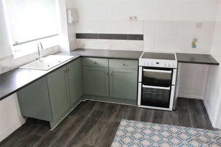 2 bedroom Mid Terrace House to rent