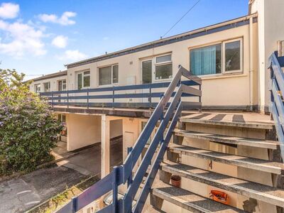 Greenfield Terrace, 2 bedroom Flat for sale, &pound;105,000