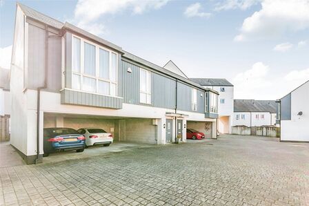 1 bedroom Semi Detached Flat for sale