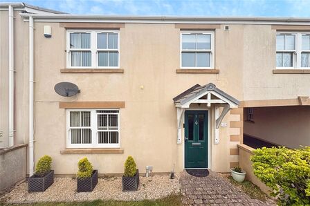 Milestone Court, 3 bedroom Mid Terrace House for sale, &pound;350,000