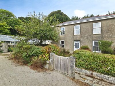 King George V Memorial Walk, 2 bedroom Semi Detached House to rent, &pound;1,300 pcm