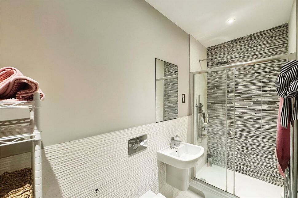 En-Suite Bathroom