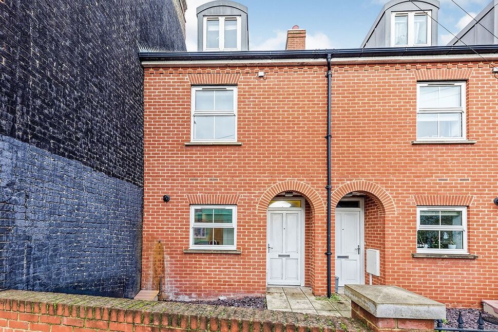 Main image of 3 bedroom Mid Terrace House to rent, Wincheap, Canterbury, Kent, CT1