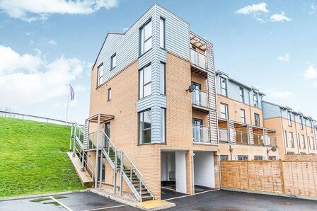 Farleigh Road, 2 bedroom End Terrace Flat to rent, £1,375 pcm