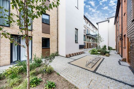 Stour Street, 3 bedroom  Flat to rent, £1,500 pcm
