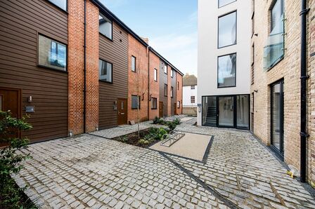 Stour Street, 4 bedroom  Flat to rent, £1,400 pcm