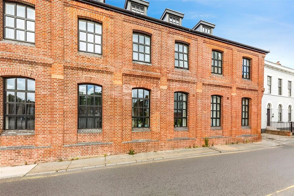 Main image of 3 bedroom Mid Terrace House to rent, Stour Street, Canterbury, Kent, CT1