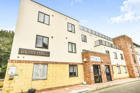 Parham Road, 1 bedroom  Flat for sale, £25,000