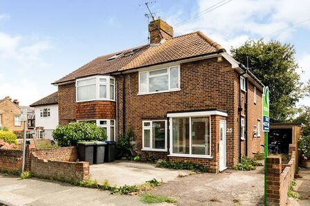 Mandeville Road, 1 bedroom Semi Detached Room to rent, £400 pcm