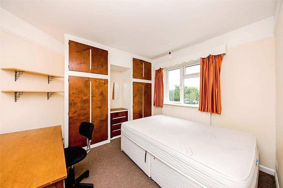 1 bedroom  Room to rent