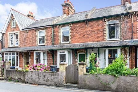 Pound Lane, 4 bedroom Mid Terrace House to rent, £1,850 pcm