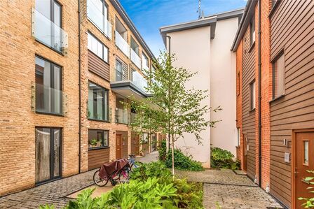 Stour Street, 3 bedroom  Flat to rent, £1,500 pcm
