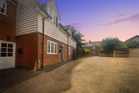 Hospital Lane, 1 bedroom  Flat to rent, £950 pcm