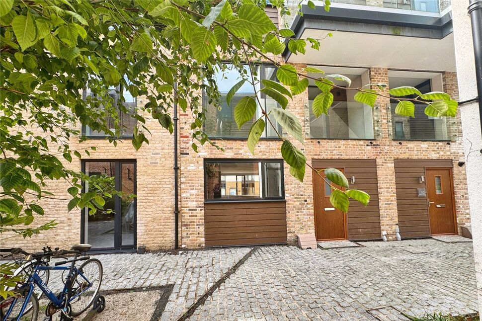 bedroom Flat to rent, Stour Street, Canterbury, CT1 £1,500 pcm