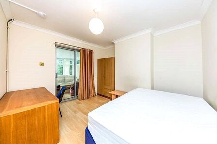 1 bedroom Semi Detached Room to rent
