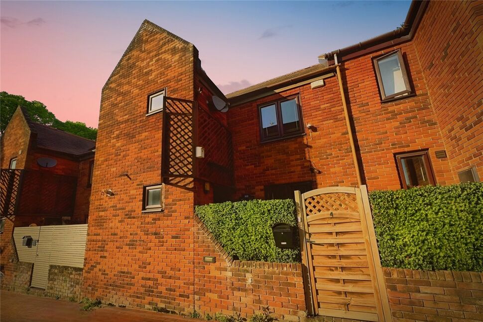 Main image of 2 bedroom Mid Terrace House to rent, Gas Street, Canterbury, Kent, CT1