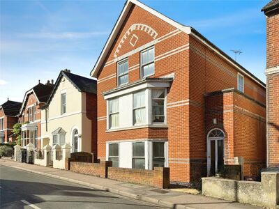 Nunnery Fields, 3 bedroom  Flat for sale, £150,000