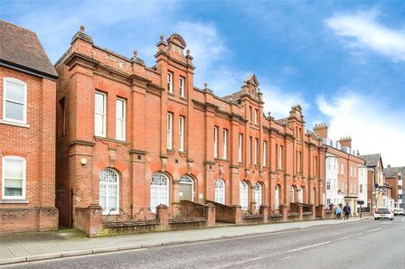Station Road West, 2 bedroom  Flat for sale, £200,000