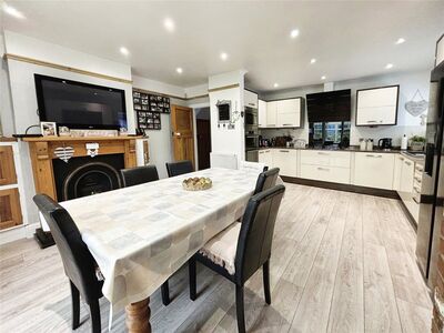 Cherry Garden Road, 4 bedroom Detached Bungalow for sale, £580,000
