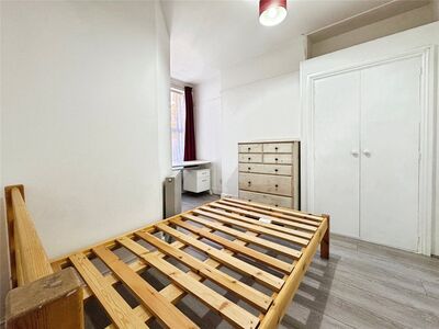 1 bedroom  Room to rent