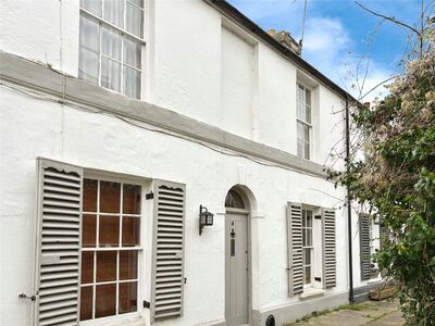 3 bedroom Mid Terrace House for sale