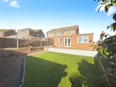 Meadow Road, 4 bedroom Semi Detached House for sale, £365,000