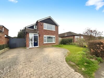 4 bedroom Detached House to rent