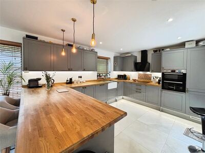 Park Lane, 3 bedroom Detached House for sale, £525,000
