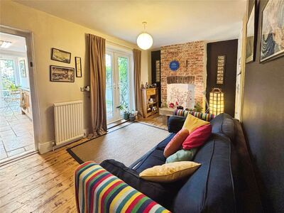 2 bedroom Mid Terrace House for sale