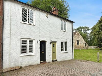 Chapel Lane, 2 bedroom Mid Terrace House for sale, £280,000