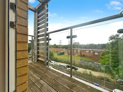 3 bedroom End Terrace Flat for sale