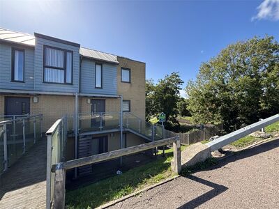 3 bedroom End Terrace Flat for sale